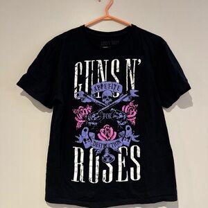 Guns and Roses T Shirt Adult size medium Black